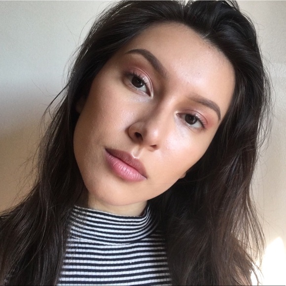 Meet your Posher, Alyssa - Picture 1 of 1